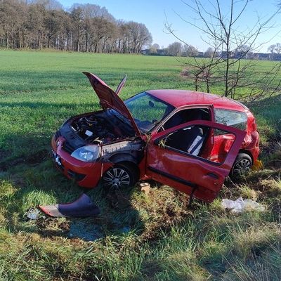 FW-Schermbeck: Unfall PKW B58