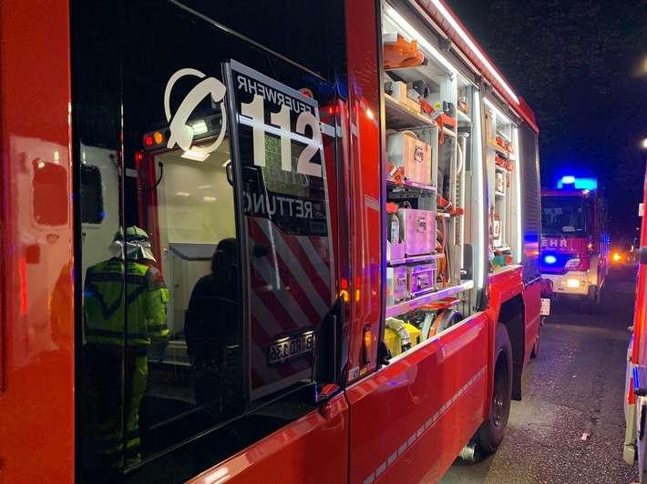 FW-OB: Zwei Personen von Zug erfasst - Großeinsatz an Bahnstrecke in Oberhausen