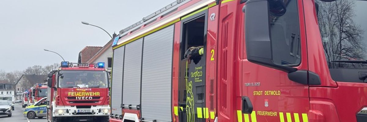 FW-DT: Gemeldete Explosion in Mehrfamilienhaus