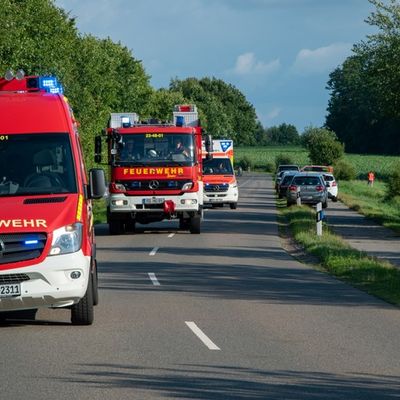 FW-RD: Realitätsnahe Großübung fordert Feuerwehr und Rettungsdienst in Tappendorf