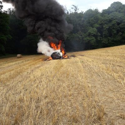 FW-EN: Trecker steht in Vollbrand