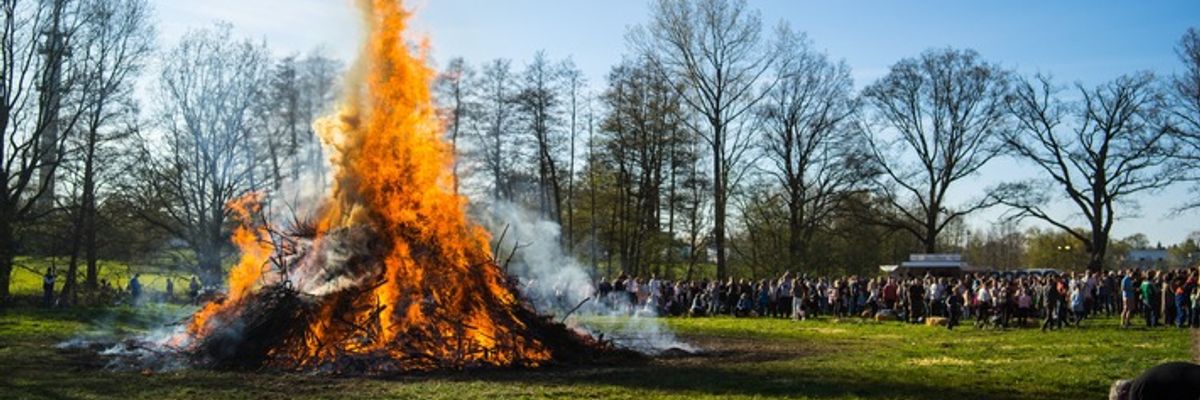 FW Norderstedt: Osterfeuer der Freiwilligen Feuerwehr Harksheide