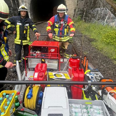 FW-PL: Ortsteil Teindeln - Feuerwehr unterstützt bei Bahnunfall