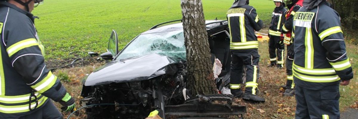 FW-ROW: Schwerer Verkehrsunfall auf der K119 - Fahrer schwer verletzt