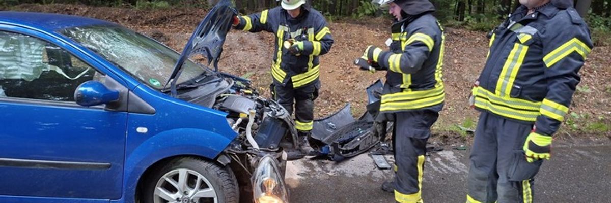FW Sonsbeck: eCall - Verkehrsunfall auf der Reichswaldstraße