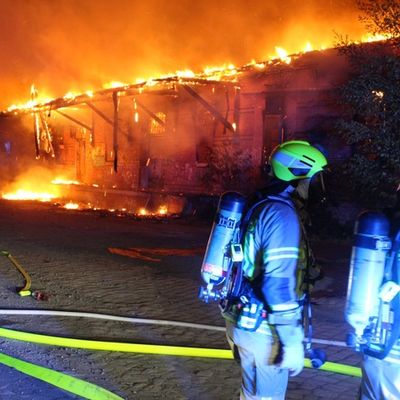 FW Helmstedt: Leerstehende Lagerhalle in Vollbrand