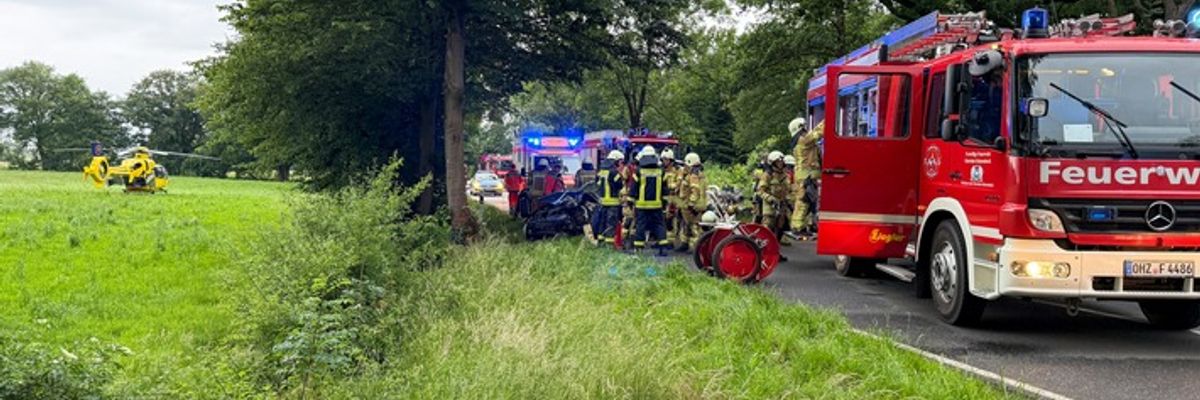 FW Osterholz-Scharm.: Verkehrsunfall mit eingeklemmter Person in Teufelsmoor