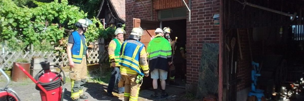 FW Weinheim: Trafostationsbrand in Lützelsachsen. Feuerwehr Weinheim bei extremer Hitze im Einsatz.