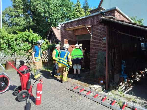 FW Weinheim: Trafostationsbrand in Lützelsachsen. Feuerwehr Weinheim bei extremer Hitze im Einsatz.