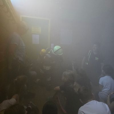FW-WRN: Besuch der Feuerwehr an der Wiehagengrundschule: Brandschutz zum Anfassen