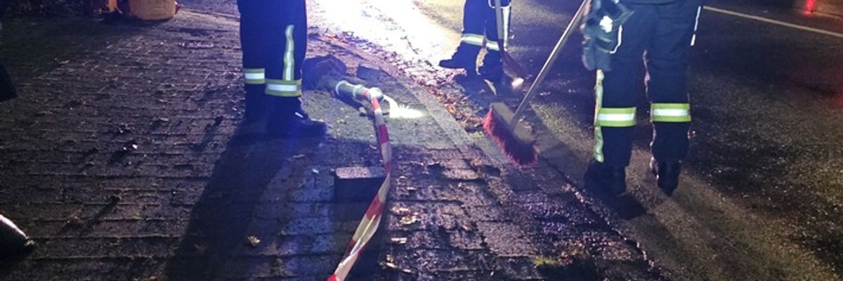 FW-EN: Ölspur nach Verkehrsunfall