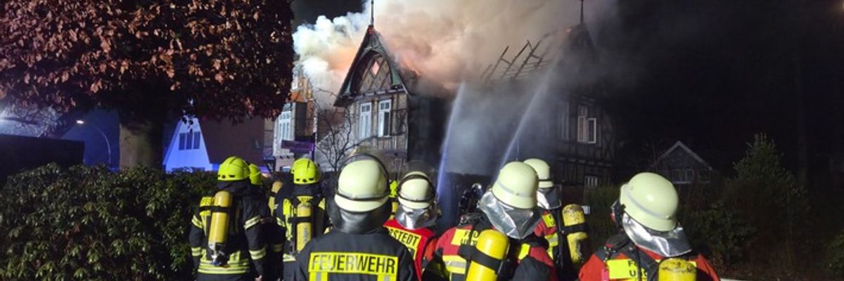 FW-ROW: Wohnhausbrand in Rotenburg - Großbrand in der Nacht