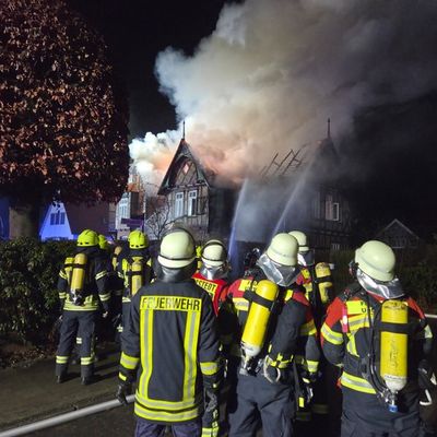 FW-ROW: Wohnhausbrand in Rotenburg - Großbrand in der Nacht