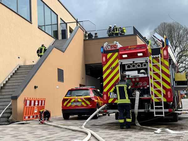 FW-OG: Saunabrand in einem Einkaufscenter in der Innenstadt