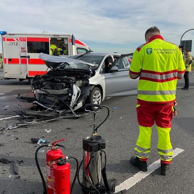 FW Alpen: Verkehrsunfall mit zwei Pkw