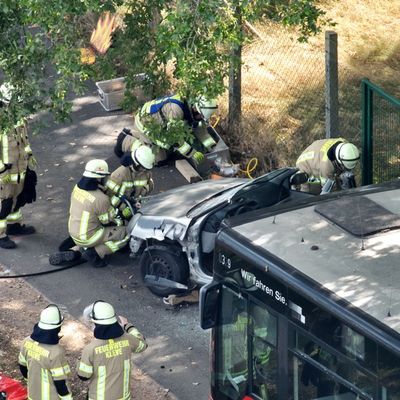 FW-KLE: Großübung in Kleve: Rettungskräfte trainieren Busunfall mit 26 Betroffenen
