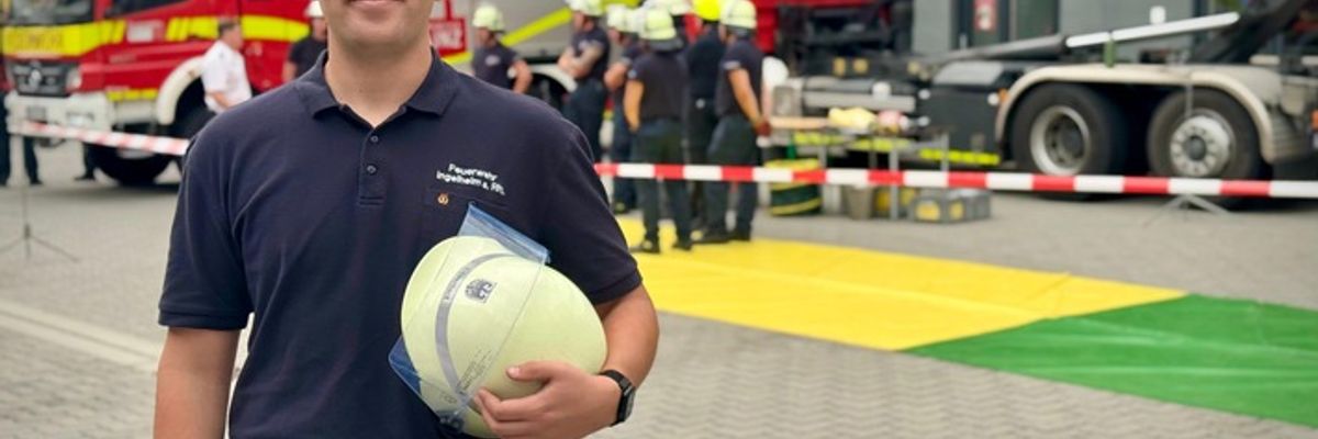 FW Mainz: Während der Ausbildung schon Leben gerettet: Feuerwehr-Azubi Jonas Eberhard spendet Stammzellen für einen unbekannten Patienten