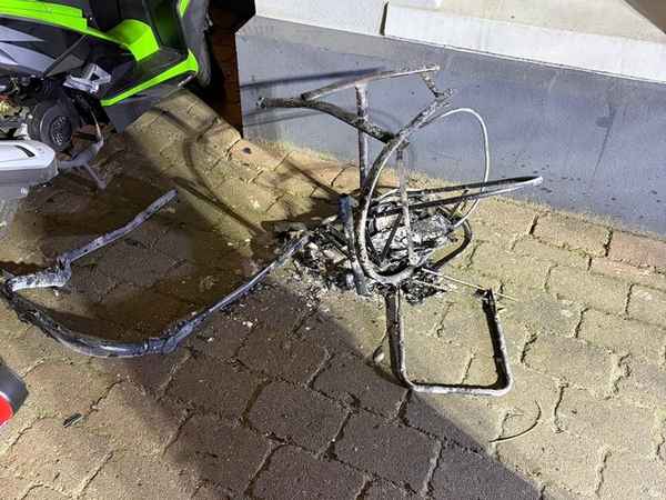 FW-OLL: Heiligabend: Dramatischer Feuerwehreinsatz im historischen Bahnhofsgebäude - 13 Menschen und zwei Hunde gerettet