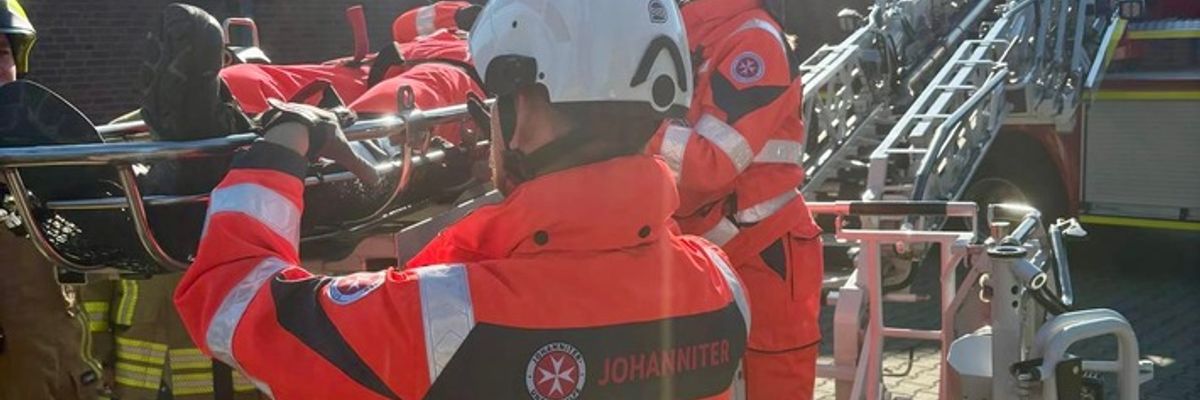 FW-OLL: Ausbildungstag der Johanniter-Auszubildenden bei der Feuerwehr Großenkneten