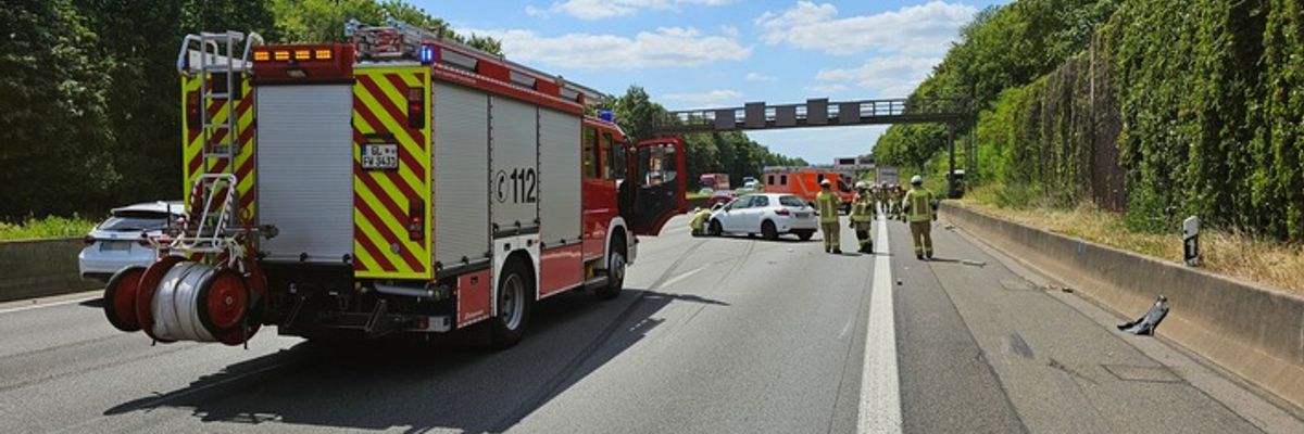 FW Burscheid: Verkehrsunfall sorgt für Stau auf Autobahn
