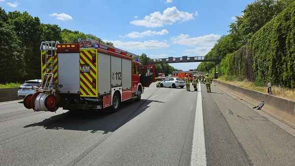 FW Burscheid: Verkehrsunfall sorgt für Stau auf Autobahn