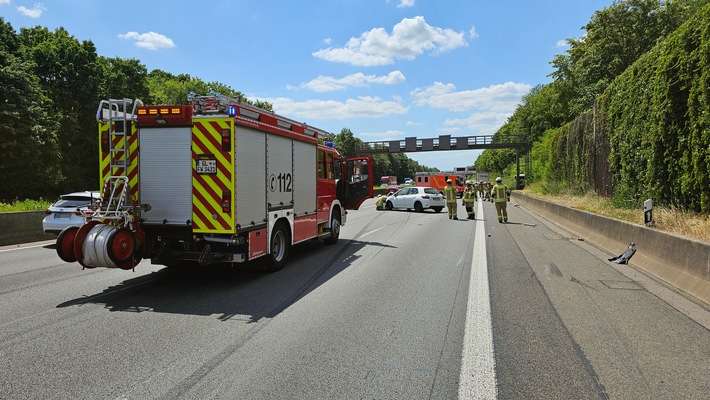 FW Burscheid: Verkehrsunfall sorgt für Stau auf Autobahn
