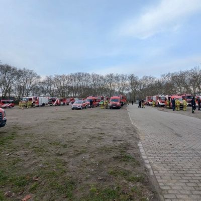 FW Hünxe: Überörtliche Hilfe bei Großbrand im Krefelder Hafen