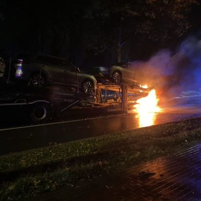 FW-DO: Dortmund Huckarde // Brand an einem Autotransporter
