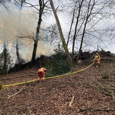 FW-Velbert: Flächenbrand an der Losenburger Straße