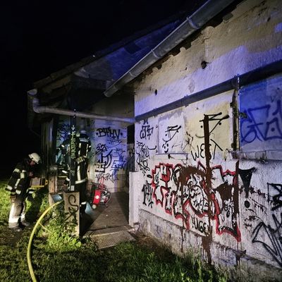 FW-AR: Gebäudebrand im Pfadfinderheim Arnsberg