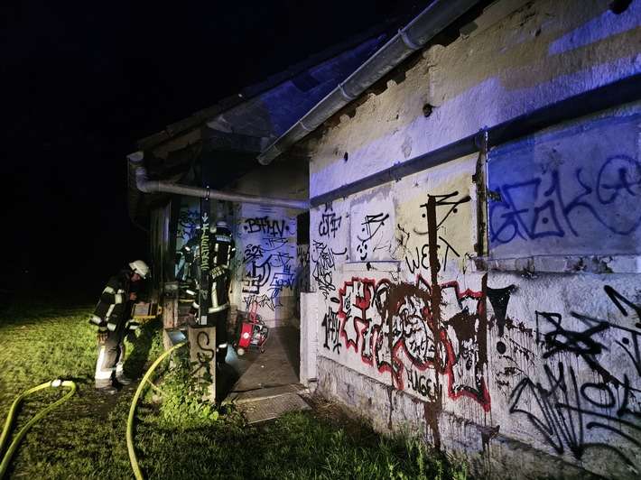 FW-AR: Gebäudebrand im Pfadfinderheim Arnsberg