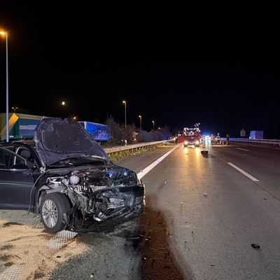 FW-ROW: Großes Trümmerfeld nach Auffahrunfall auf der A1