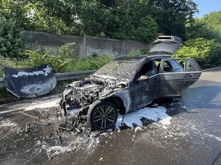 FW-MH: PKW-Brand auf der A40