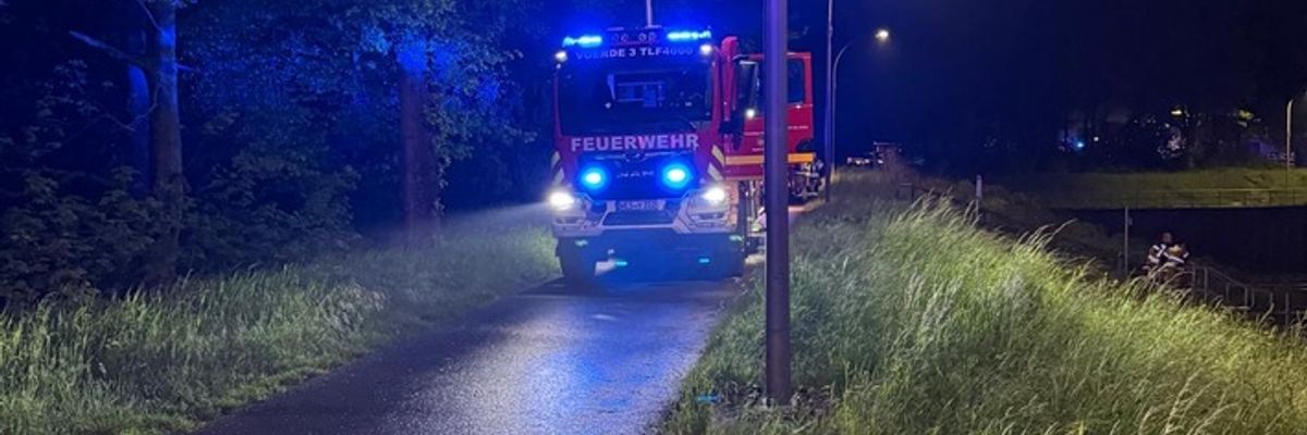 FW Voerde: Schiffsbrand auf dem Wesel-Datteln-Kanal