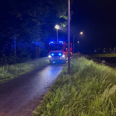 FW Voerde: Schiffsbrand auf dem Wesel-Datteln-Kanal