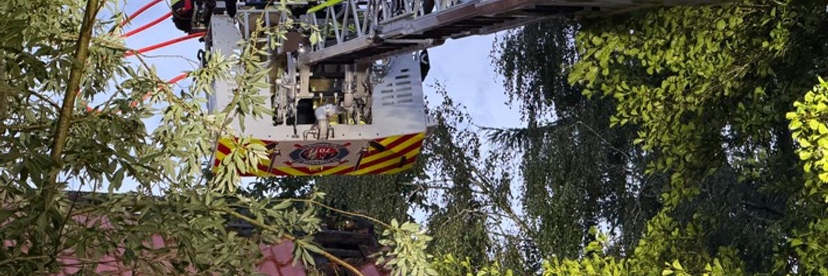 FW-SE: beginnender Dachstuhlbrand nach Blitzeinschlag