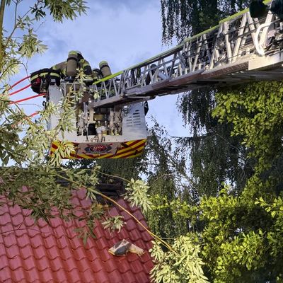 FW-SE: beginnender Dachstuhlbrand nach Blitzeinschlag