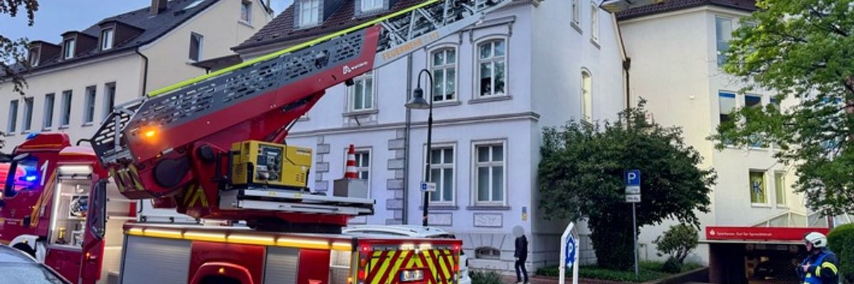 FW-EN: Patient mittels Drehleiter gerettet
