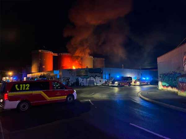 FW-DO: Brennender Metallschrott im Dortmunder Hafen