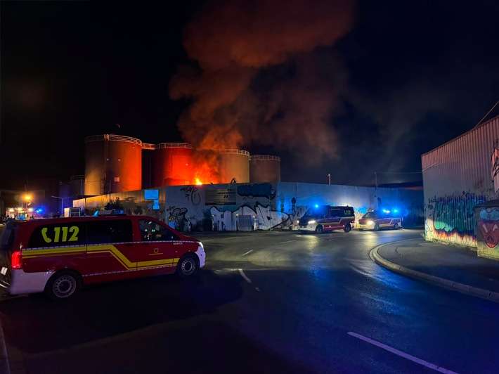 FW-DO: Brennender Metallschrott im Dortmunder Hafen