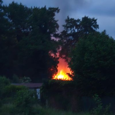FW Datteln: Kleingebäudebrand - Gartenlaube in Vollbrand