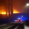 FW Flotwedel: Großbrand bei Recyclingbetrieb in Eicklingen - Rund 150 Einsatzkräfte im stundenlangen Einsatz