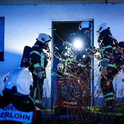 FW-MK: E-Roller brennt nachts in Wohnung
