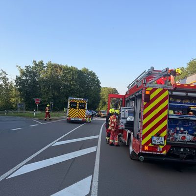 FW-Velbert: +++Verkehrsunfall mit zwei PKW auf der Kuhlendahler Straße+++