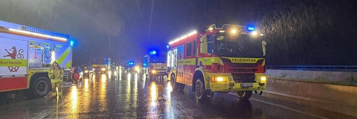 FW Ratingen: Verkehrsunfall auf der BAB 52 nach Starkregen