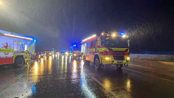 FW Ratingen: Verkehrsunfall auf der BAB 52 nach Starkregen