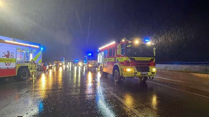 FW Ratingen: Verkehrsunfall auf der BAB 52 nach Starkregen