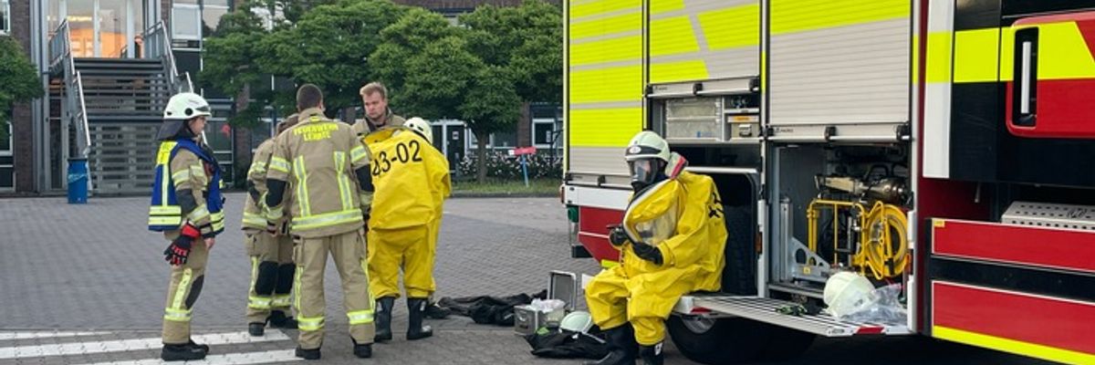 FW Lehrte: ABC-Großeinsatz bei einer Spedition in Lehrte