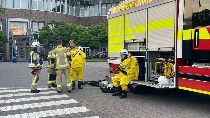 FW Lehrte: ABC-Großeinsatz bei einer Spedition in Lehrte