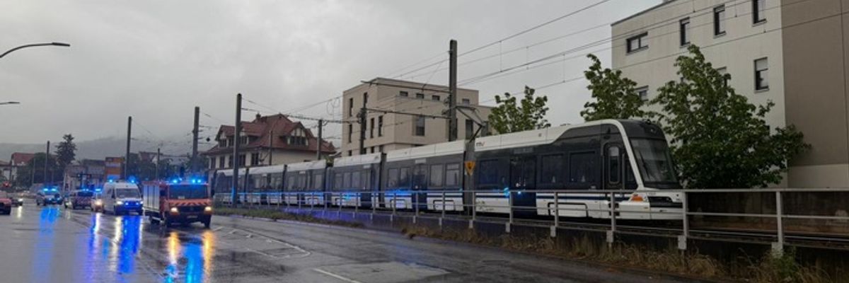 FW Weinheim: Entstehungsbrand in Straßenbahn - Feuerwehr Weinheim mehrfach am Mittwoch gefordert